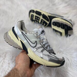 Nike V2K Run White Silver Womens Running Shoes FD0736-100 VNDS Size 6.5